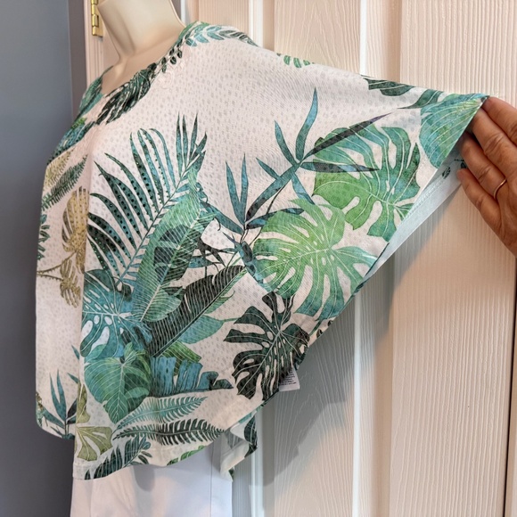 BUY 2 ITEMS & GET 1 FREE: Laura Tropical Butterfly Blouse Sz LP - Picture 3 of 11